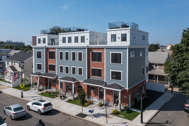 Main St Residences in Everett, MA - Foto de edificio - Building Photo