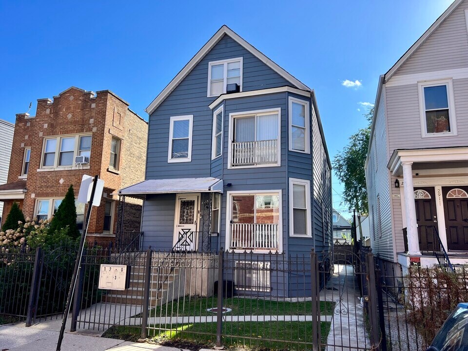 2915 N Lawndale Ave in Chicago, IL - Building Photo
