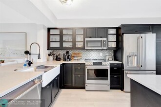 6093 Pointe Regal Cir in Delray Beach, FL - Foto de edificio - Building Photo