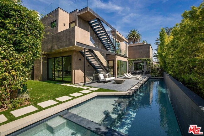 1011 Georgina Ave in Santa Monica, CA - Building Photo - Building Photo