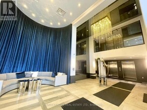 10 Concord Pl in Grimsby, ON - Building Photo - Building Photo