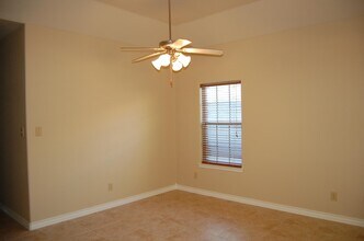 230 New Castle Dr in Laredo, TX - Building Photo - Building Photo