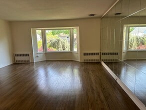 310 S Oyster Bay Rd in Syosset, NY - Building Photo - Building Photo