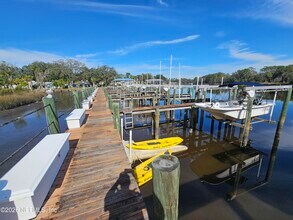 1307 River Hills Cir E in Jacksonville, FL - Building Photo - Building Photo