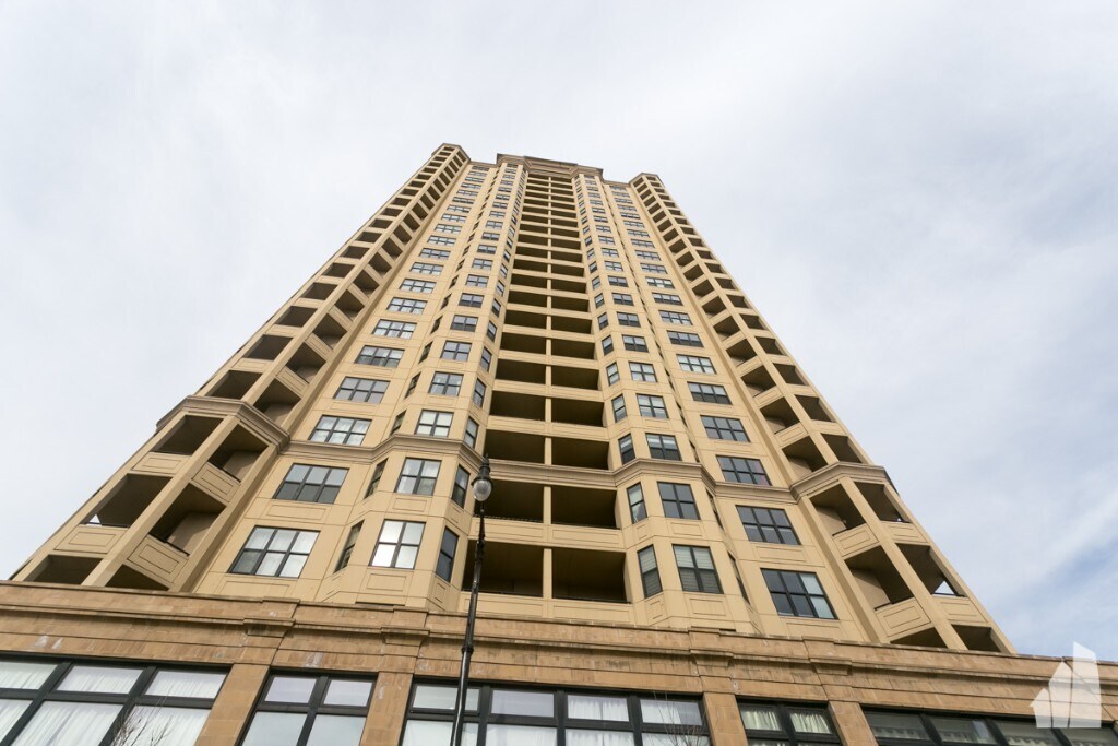 1465 S Michigan Ave in Chicago, IL - Building Photo