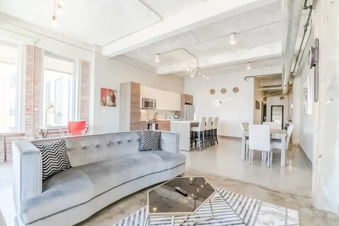500 S Ervay St in Dallas, TX - Building Photo