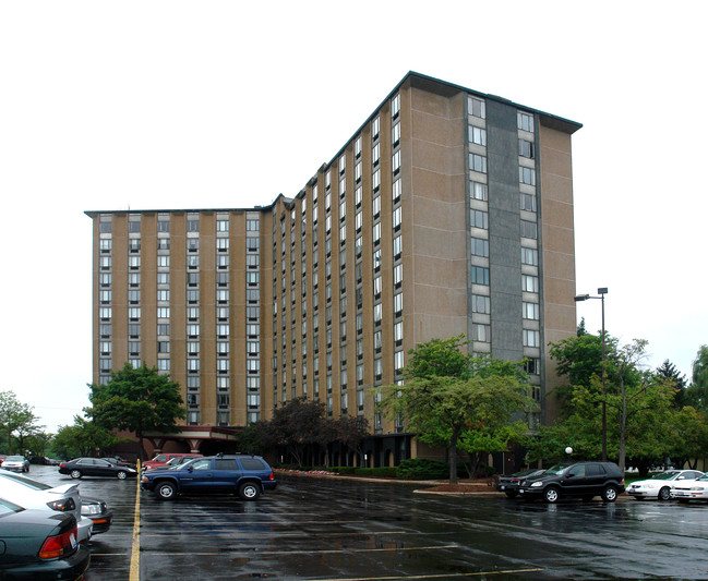 One Renaissance Place in Palatine, IL - Foto de edificio - Building Photo