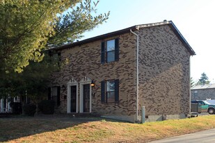 Orchard Manor Circle in Louisville, KY - Building Photo
