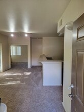4200 E Commerce Way in Sacramento, CA - Building Photo - Building Photo