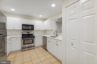 20604 Cornstalk Terrace, Unit 101 in Ashburn, VA - Building Photo - Building Photo