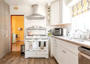 2161 Magnolia Ave in Long Beach, CA - Building Photo - Building Photo
