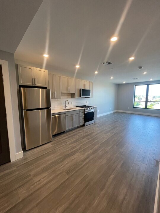 360 Western Ave, Unit 503 in Boston, MA - Building Photo