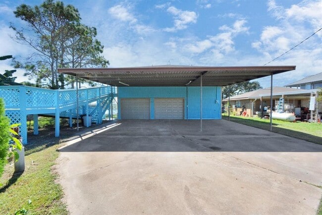 215 Veselka Rd in Freeport, TX - Building Photo - Building Photo