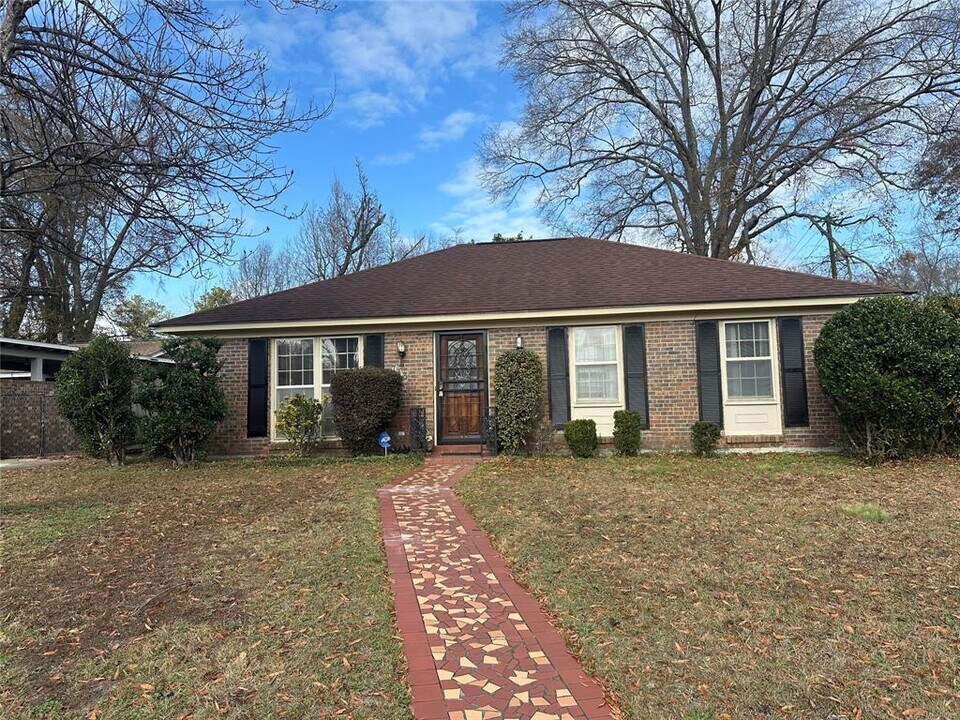 743 Leicester Dr in Montgomery, AL - Building Photo
