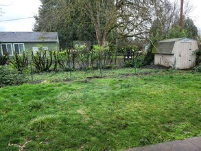 2463 Laralee St in Springfield, OR - Building Photo - Building Photo