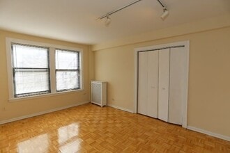 744 W Belmont, Unit A00C in Chicago, IL - Building Photo - Building Photo