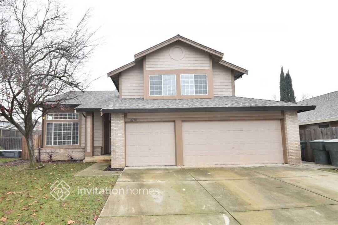 3748 Elk River Ct in Antelope, CA - Building Photo