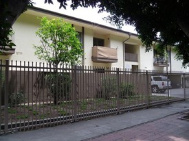 Radford Apartments in North Hollywood, CA - Foto de edificio - Building Photo