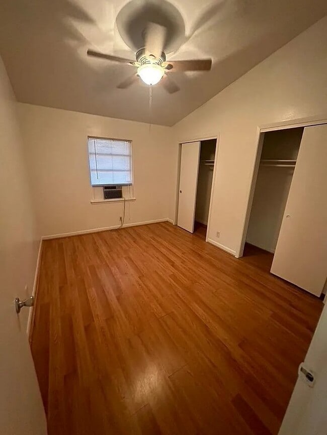 1023 Lyndon St, Unit 1 in Houston, TX - Foto de edificio - Building Photo