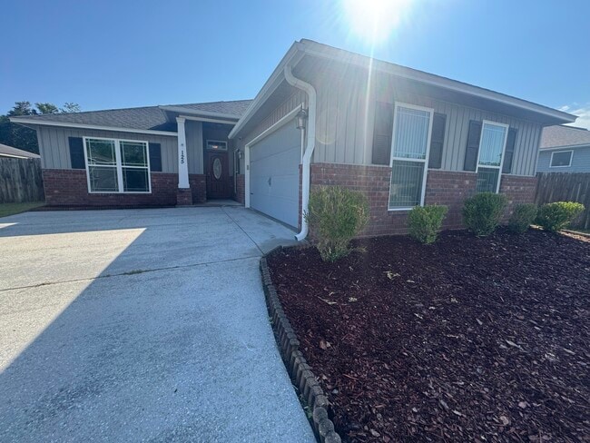 125 Lillian Wy in Crestview, FL - Building Photo - Building Photo