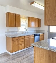 1161 Murray Dr W in The Dalles, OR - Building Photo - Building Photo