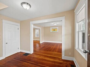 115 Sagamore Ave, Unit 1 in Chelsea, MA - Building Photo - Building Photo