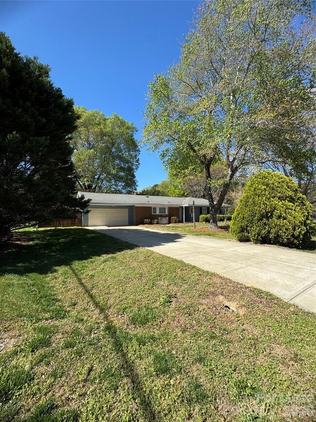 1803 Overhill Dr in Monroe, NC - Building Photo - Building Photo