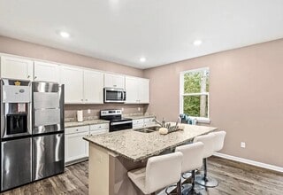 11125 Chappell Crk Cir in Hopewell, VA - Foto de edificio - Building Photo