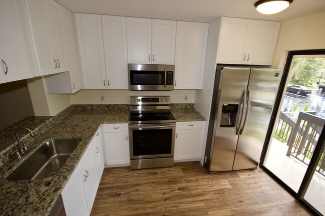 301 Club Cir-Unit -202 in Boca Raton, FL - Building Photo - Building Photo