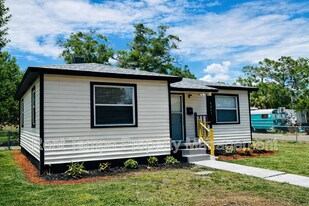 4801 10th Ave S in St. Petersburg, FL - Building Photo