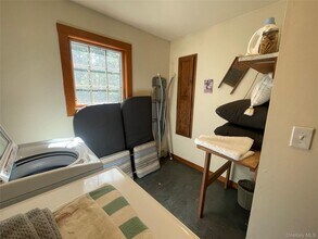 106 Laurel Ln in Port Jefferson, NY - Building Photo - Building Photo