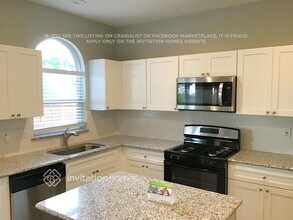 8633 Fernhill Dr in Fort Worth, TX - Foto de edificio - Building Photo