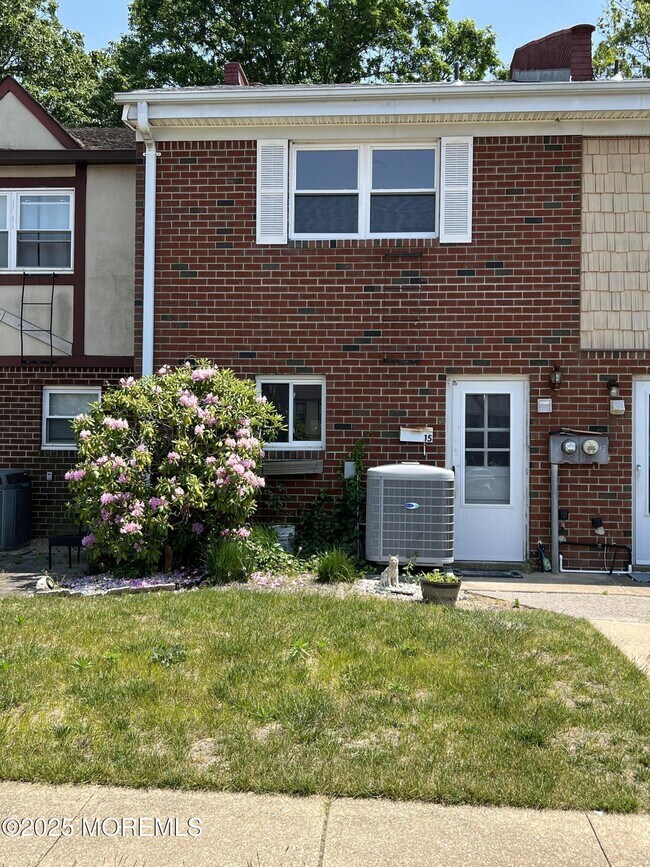 15 Briar Mills Dr in Brick, NJ - Building Photo - Building Photo
