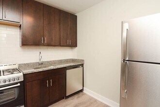 1352 N Dearborn St, Unit 403 in Chicago, IL - Foto de edificio - Building Photo