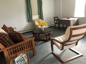 1125 Main St in New London, NH - Building Photo - Building Photo