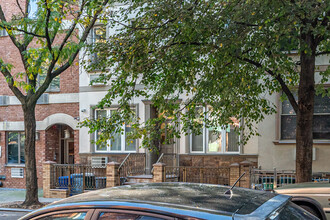 26 Newell St in Brooklyn, NY - Foto de edificio - Building Photo