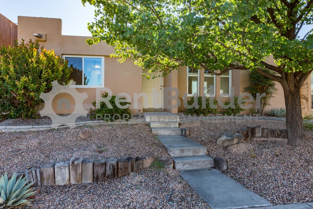 7208 Wren Walk Dr NE in Albuquerque, NM - Building Photo