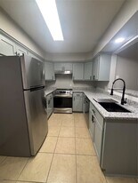 216 S Pruett St in Baytown, TX - Building Photo