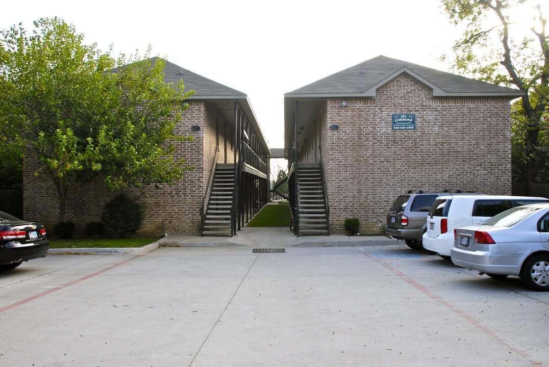 Ivy Commons in Denton, TX - Foto de edificio