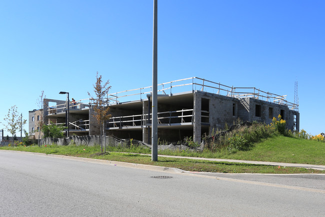 Royal Parkside Plaza in Barrie, ON - Building Photo - Building Photo