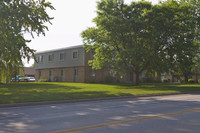 W1546 N11340 Pilgrim Rd in Germantown, WI - Foto de edificio - Building Photo