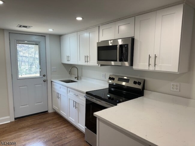 515 Hamburg Turnpike in West Milford, NJ - Building Photo - Building Photo