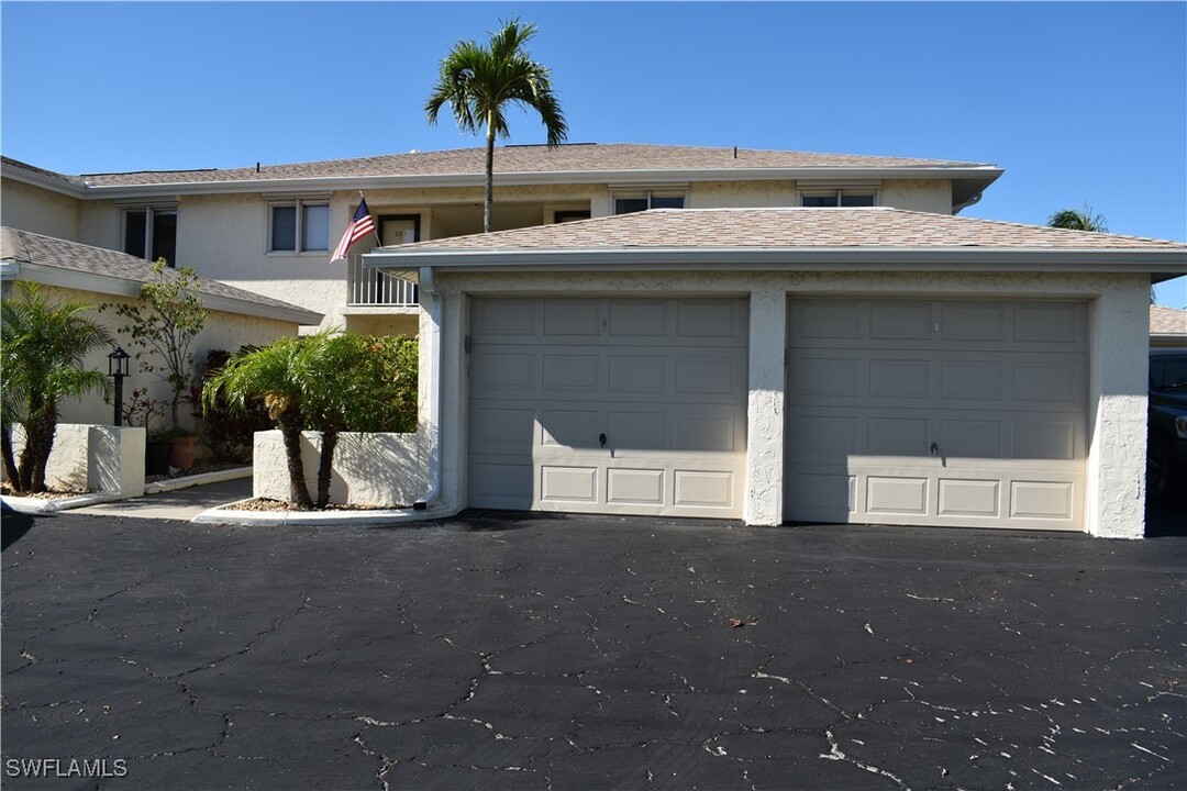 1700 Bikini Ct in Cape Coral, FL - Foto de edificio