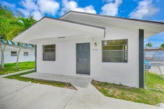 2936 NW 94th St in Miami, FL - Building Photo - Building Photo