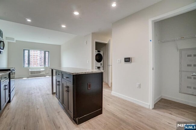 69 Main St in Fort Lee, NJ - Building Photo - Building Photo