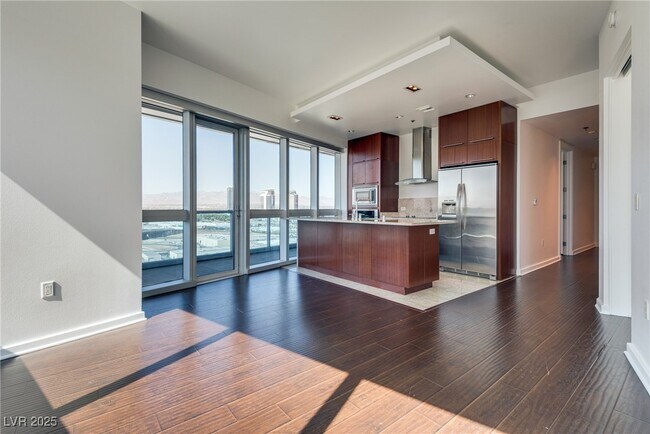 4471 Dean Martin Dr in Las Vegas, NV - Foto de edificio - Building Photo