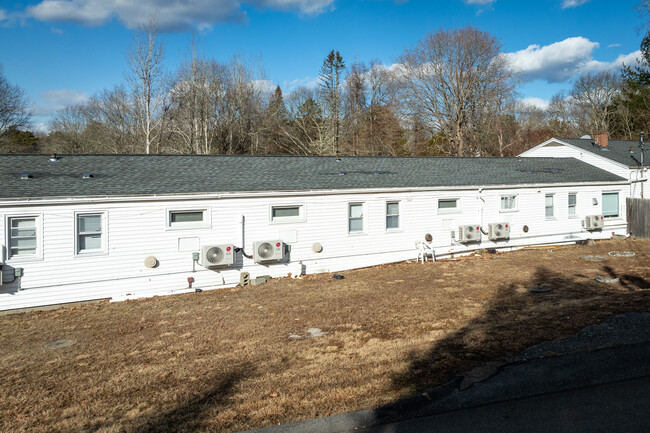 171 Post Rd in Westerly, RI - Building Photo - Building Photo