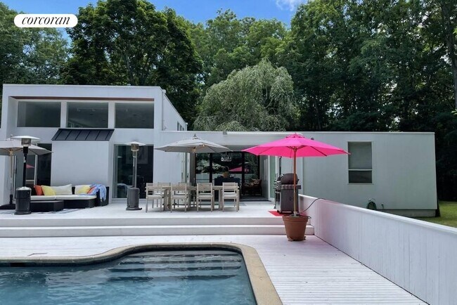property at 4 Bob White Ct