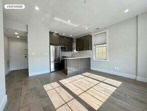 21-22 42nd St in Queens, NY - Building Photo - Building Photo