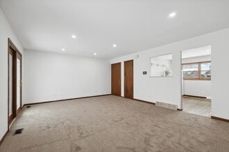 722 McHenry Ave in Crystal Lake, IL - Building Photo - Building Photo
